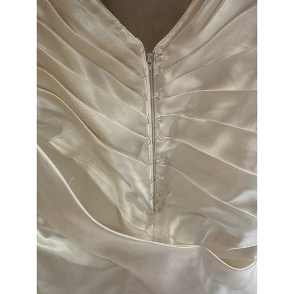 Essense of Australia Ivory Satin Ruched Strapless Wedding Dress Gown Size 12 - Picture 10 of 16